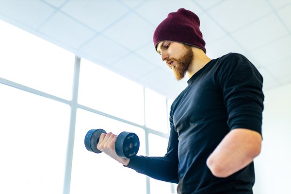 Théo curin : sa vie, son handicap, sa force, sa carrière, et ses apparitions à la télévision